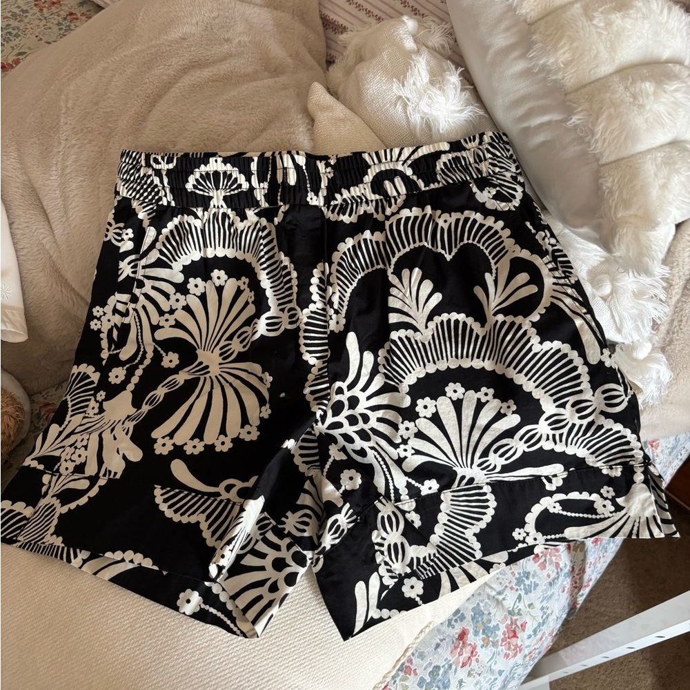 Banana Republic Black and White Women's Bermudas